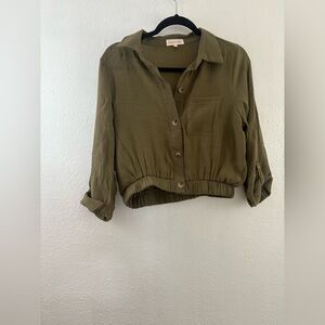 Urban Girl olive green long-sleeve button front single pocket elasticized hem M